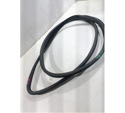 Уплотнитель проема двери передний правый