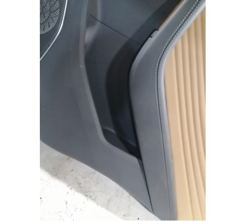 Обшивка двери задняя правая