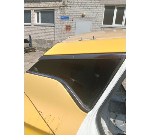 Глухое стекло заднее правое