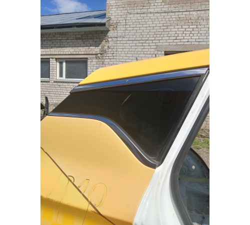 Глухое стекло заднее правое