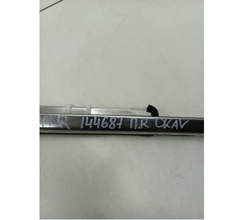 Уплотнитель стекла передний правый наружный