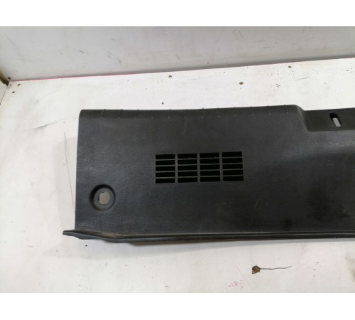 Обшивка панели багажника