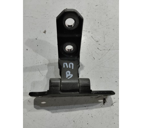 Петля двери(передняя правая верхняя)