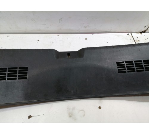 Обшивка панели багажника