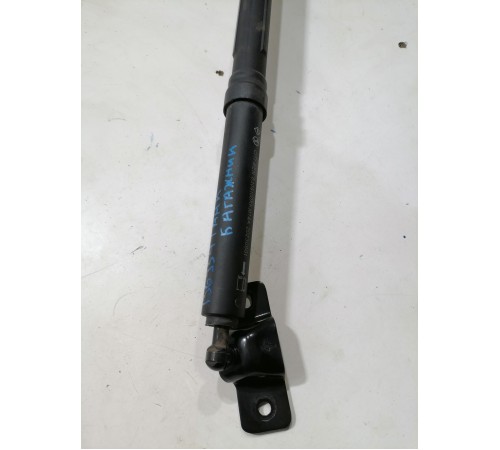 Амортизатор двери багажника