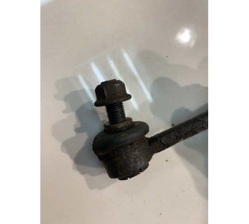 Стойка заднего стабилизатора