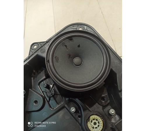 Стеклоподъемник (задний правый)