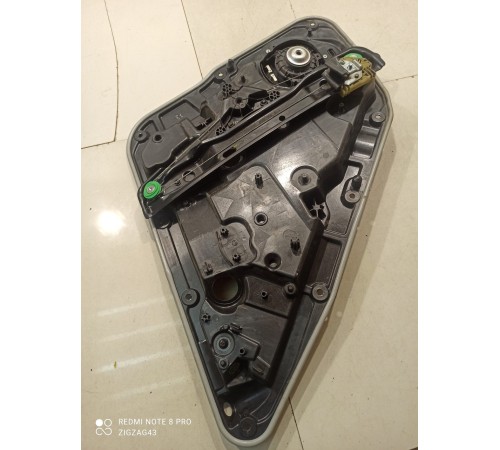 Стеклоподъемник (задний правый)