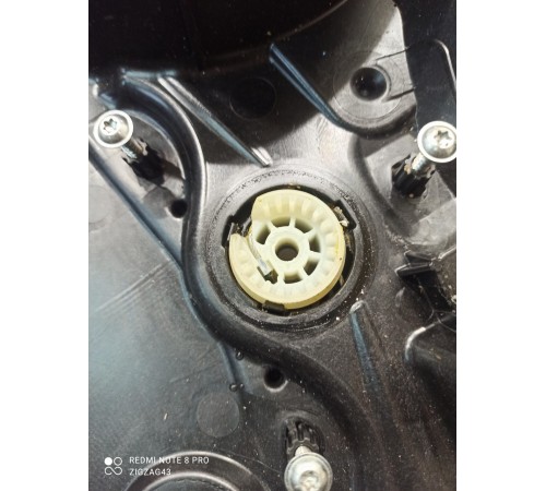 Стеклоподъемник (задний правый)