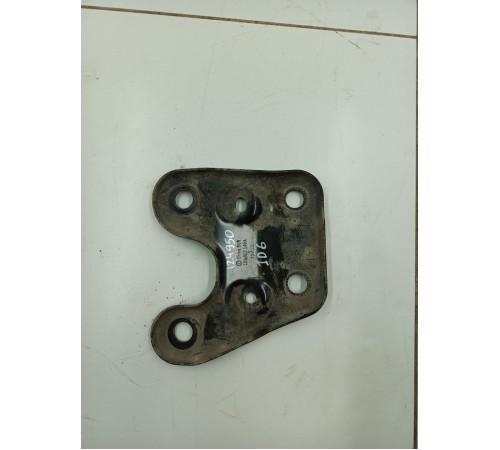 Кронштейн передней балки