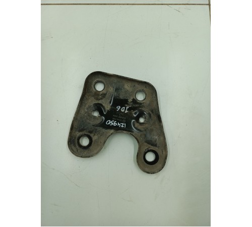 Кронштейн передней балки