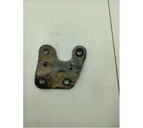 Кронштейн передней балки