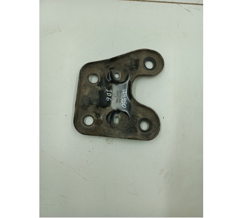 Кронштейн передней балки