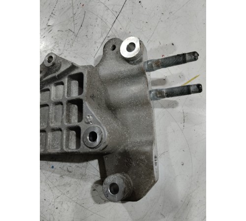 Кронштейн (крепление) двигателя