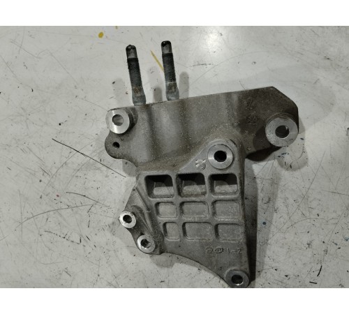 Кронштейн (крепление) двигателя