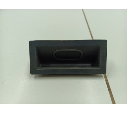 Кнопка открывания крышки багажника