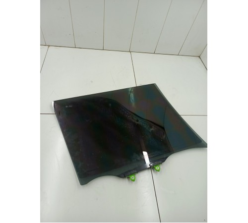 Стекло заднее левое
