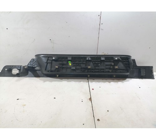 Накладка на порог задняя правая