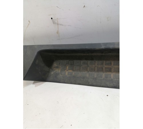 Накладка на порог задняя правая