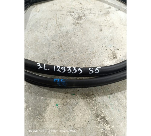 Уплотнитель проема двери задний левый