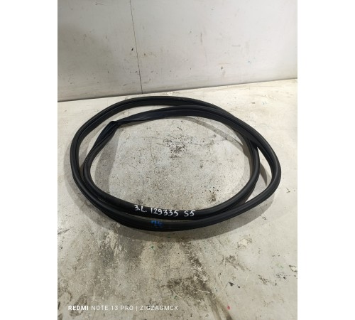 Уплотнитель проема двери задний левый