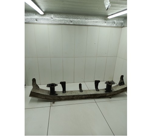 Усилитель бампера передний