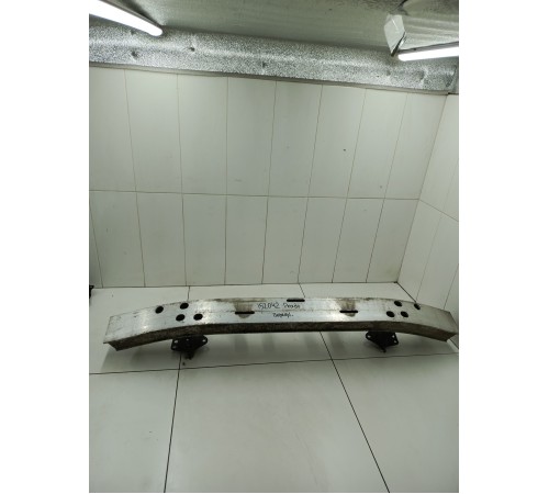 Усилитель бампера передний