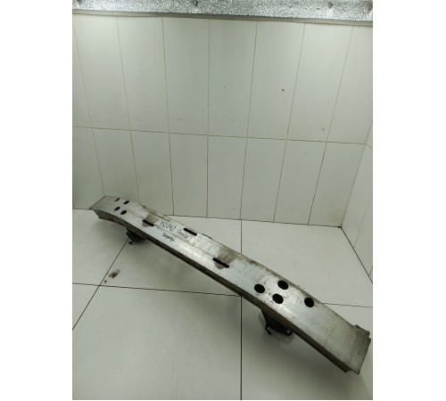 Усилитель бампера передний