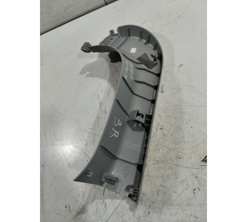 Обшивка крышки багажника правая верхняя