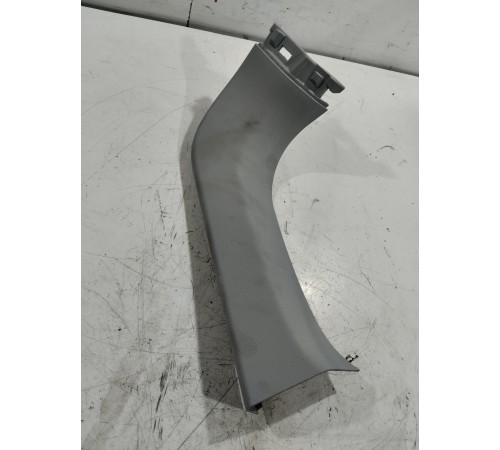 Обшивка крышки багажника правая верхняя