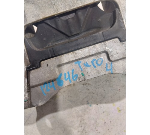 Кронштейн опоры двигателя