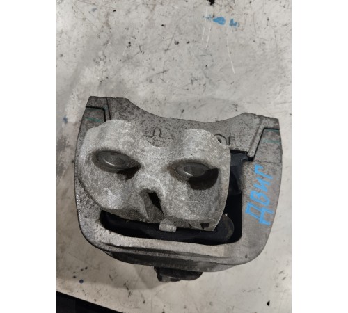 Кронштейн опоры двигателя