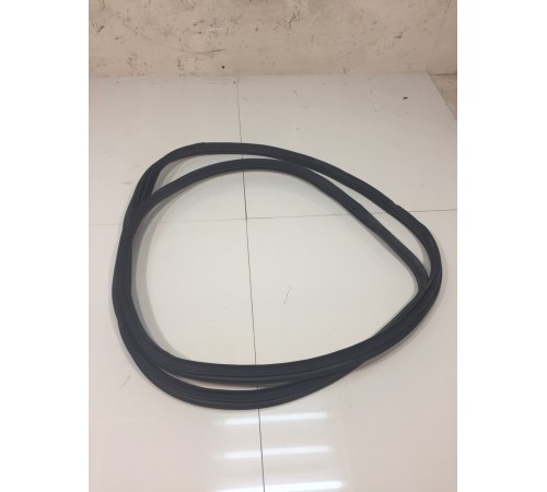 Уплотнитель двери передней правой