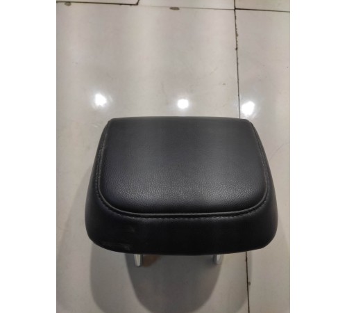 Подголовник (задний, центральный)