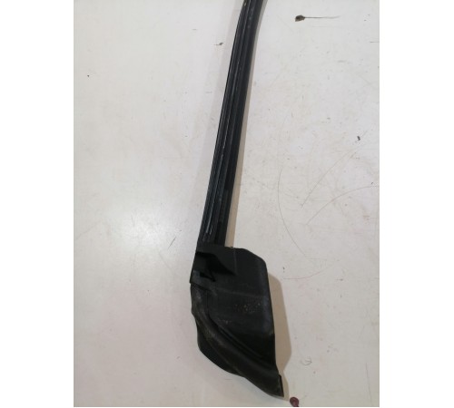 Уплотнитель стекла двери задний правый