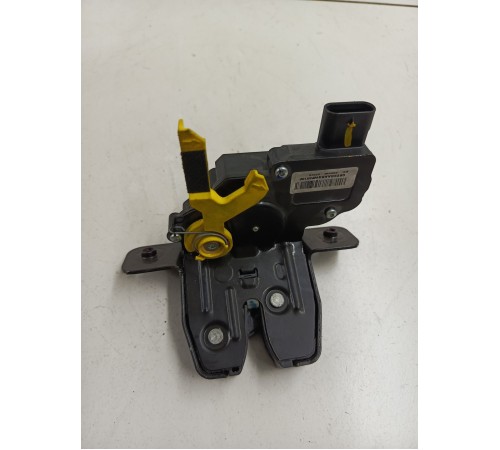 Замок крышки багажника