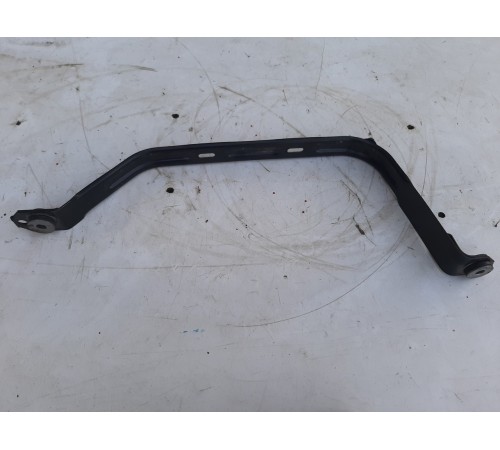 Крепление топливного бака левое