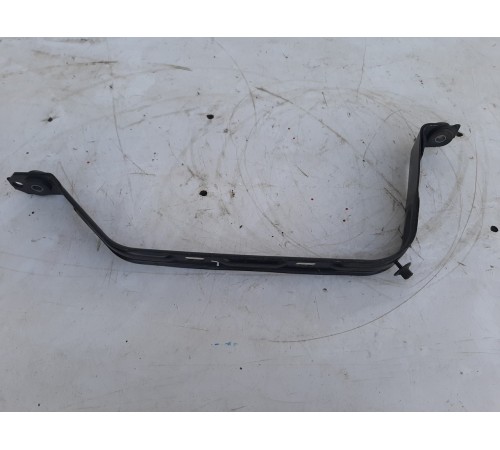 Крепление топливного бака левое