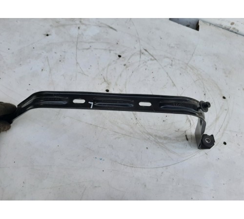 Крепление топливного бака левое