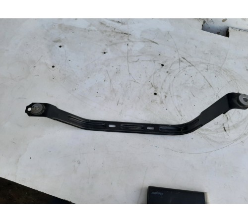 Крепление топливного бака левое