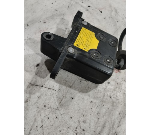 Замок капота левый