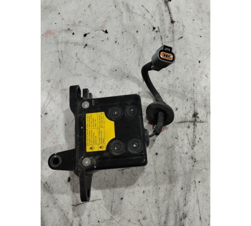 Замок капота левый