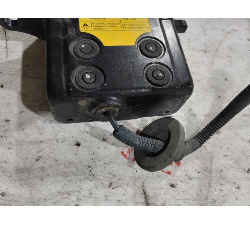 Замок капота левый