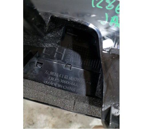 Воздушный дефлектор левый