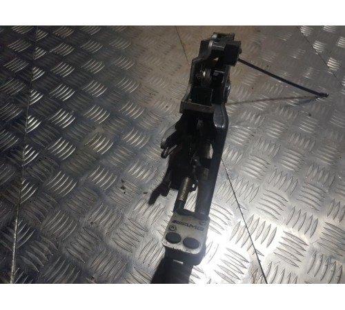 Педаль стояночного тормоза