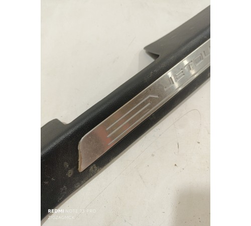 Накладка на порог передняя правая с подсветкой