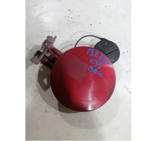 Лючок бензобака с крышкой