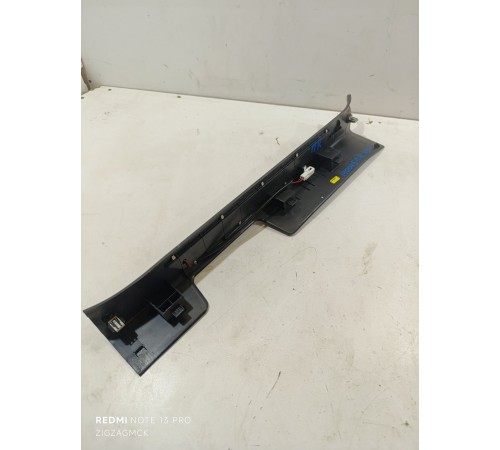 Накладка на порог передняя правая с подсветкой