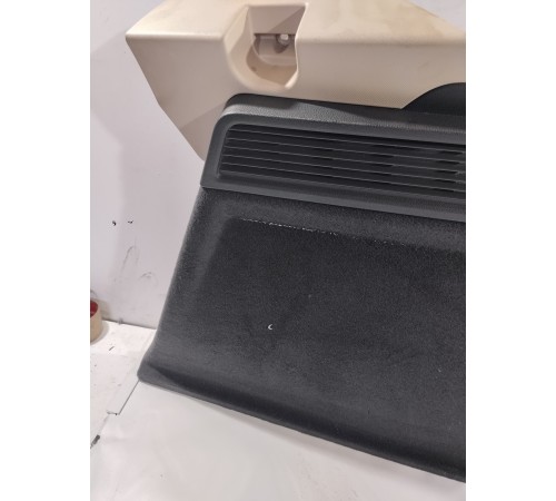 Обшивка багажника (задняя правая)