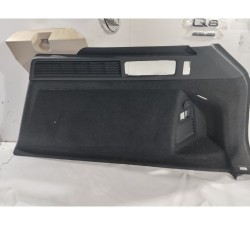 Обшивка багажника (задняя правая)